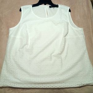White sleeveless tank top